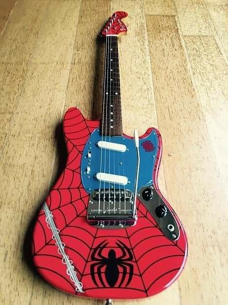 Spider Man Guitar, Spiderman Electric Guitar, Spider Man Motorcycle, Spider Man Things, Spiderman Guitar, Spiderman Merch, Spiderman Converse, Spiderman Things, Spiderman Stuff