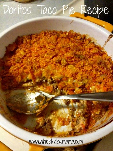 Doritos Taco Pie Recipe. Gonna try with light sour cream and cheese and baked Doritos. Should still be extra yummy! Dorito Pie, Doritos Recipes, Taco Pie Recipes, Ground Beef Taco Seasoning, Doritos Taco, Chicken Pie Recipe, Taco Pie, Mexican Dishes, Pie Recipe