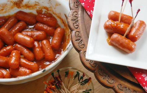 Celebrating the 1940s in our "Holiday Appetizers Through the Decades" series with Barbecue Cocktail Franks, a vintage recipe for mini hot dogs baked in a tangy homemade BBQ sauce and served with toothpicks.. 1940s Appetizers, Cocktail Franks, Bbq Cocktails, Horderves Appetizers, Berlin Christmas, 1940s Party, Bbq Appetizers, Hot Appetizers, Irving Berlin