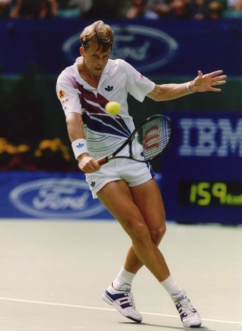 Classic Stefan Edberg. Stefan Edberg, Tennis Photography, Tennis Legends, Tennis Racquets, Mens Tennis, Different Sports, Human Poses Reference, Sport Tennis, Dynamic Poses