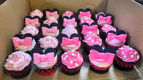 Pink Minnie Mouse Cupcakes, Mini Mouse Cupcakes Ideas Pink, Pink Velvet Cupcakes, Minnie Cupcakes, Bow Cupcakes, Mouse Cupcakes, Minnie Mouse Birthday Cakes, Minnie Mouse Cupcakes, Movie Night Birthday Party