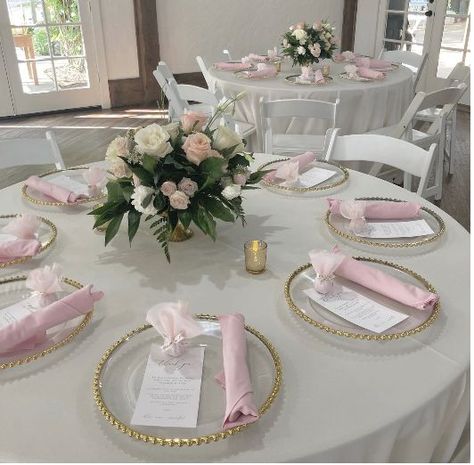 Quinceanera Themes Simple, Sweet 16 Place Settings, Quinceanera Simple Centerpieces, Quinceanera Tables Set Up, Quinceanera Table Cards, Foam Flower Centerpieces Diy, Sweet 15 Table Decor, Sweet Sixteen Venue Ideas, Quince Plate Setup