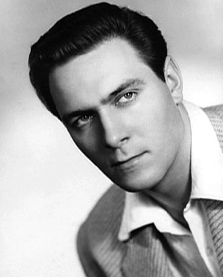 Young Christopher Plummer Christopher Plummer Young, Georg Von Trapp, Canadian Actors, Actor Award, Happy Birthday Today, Christopher Plummer, Best Speeches, Hollywood Men, Classic Movie Stars