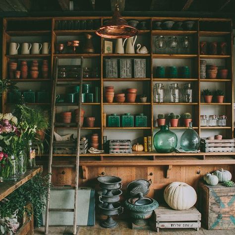 Copper and green potting shed - helloancollie Organizations Ideas, Flower Shop Interiors, Bar In Casa, Shed Organization, Smart Garden, Potting Sheds, Building A Shed, Potting Shed, Teds Woodworking