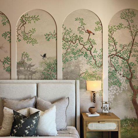 Chinoiserie style wallpaper in white arches in a modern bedroom Etched Wallpaper, Desain Furnitur Modern, Chinoiserie Decorating, التصميم الخارجي للمنزل, Hus Inspiration, Interior Wall Design, Out Of Reach, Dream House Decor, Apartment Interior