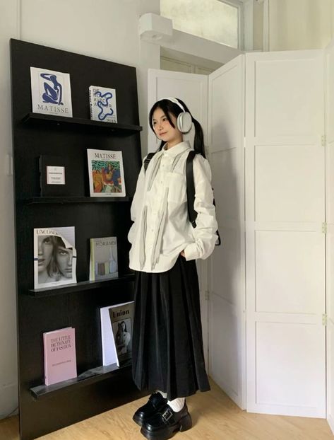 Japanese Outfit Ideas Street Styles, Xiaohongshu Winter Outfits, Winter Cute Outfits Korean, Douyin Winter Fashion, Long Skirt Japanese Style, Fall Japanese Fashion, Japanese Soft Girl Outfits, Ballet Core Fashion, Douyin Winter Outfits