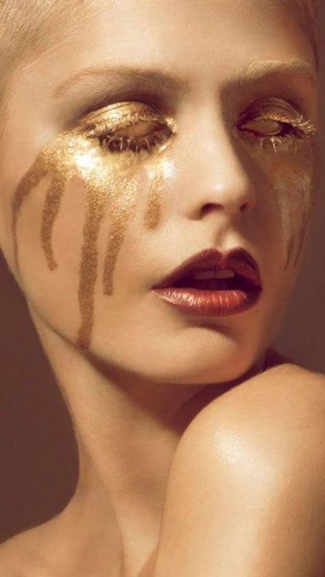 Gold Tears, Sun Makeup, Effie Trinket, King Midas, Book Recommendation, Angel Aesthetic, Gold Makeup, Gold Aesthetic, Shooting Photo