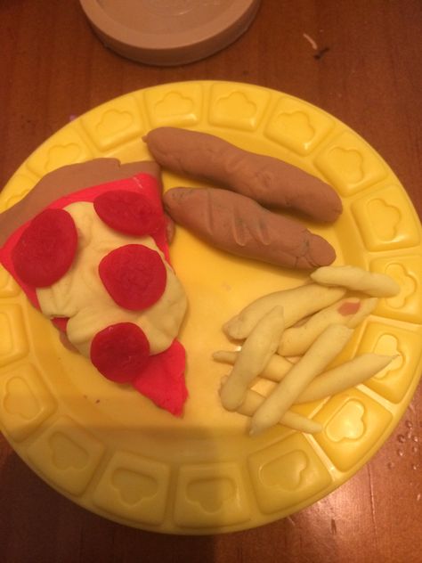 Pizza. Breadsticks. Fries. #playdoh #kids Playdough Food Creations, Pizza Playdough, Playdoh Creations, Pizza Breadsticks, Food Projects, Breadsticks, Play Dough, Camping Art, Play Doh