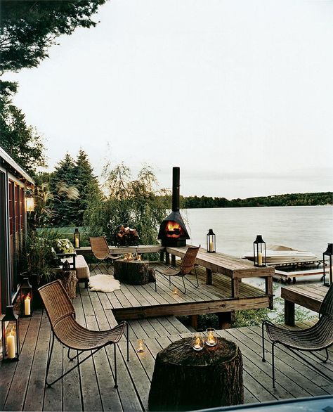 25 Awesome Rustic Decks that Offer a Tranquil Escape Terrasse Design, Lake Living, Casa Exterior, Outside Living, Deck Design, Porch Patio, Lake Life, Outdoor Rooms, Outdoor Design