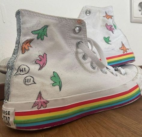 Doodles On Converse, Heartstopper Converse, Diy Swag, Custom Shoes Diy, Shoes Diy, Shoes Cute, Shoe Inspo, Swag Shoes, Diy Shoes