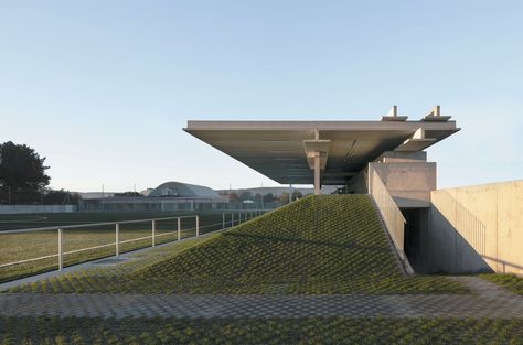 Indoor Soccer Field, Sports Facility Architecture, Saint Maximin, Stadium Architecture, Stadium Design, Concrete Architecture, Barn Renovation, Spanish Architecture, Concrete Structure