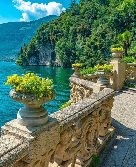 Villa Del Balbianello, Italy. Theme Cafe, Villa Balbianello, Villa Del Balbianello, Italy Winter, Italy Tourism, Italy Vibes, Italy Villa, Pretty Views, Marriage Material