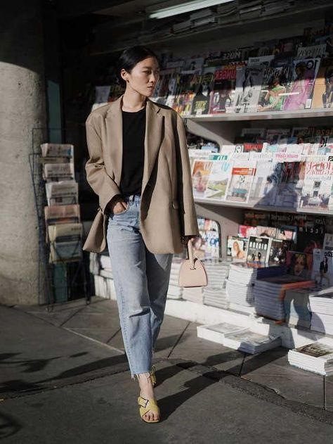 33+ Ideas How To Make Boyfriend Blazer Look Special 2021 Styling Blazer, Boyfriend Blazer Outfit, Camel Blazer Outfit, Oversize Blazer Outfit, Beige Blazer Outfit, Oversized Blazer Outfit, Minimalist Moda, Blazer Outfits Casual, Minimalism Style