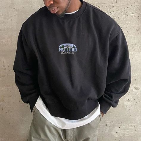 Excellent I loved this color has been good for me. Vintage Outfit Male, Men Pullover Outfit, Mens Clothes Aesthetic, Black Crew Neck Outfit, Basic Guy Outfits, Mens Style Aesthetic, Mens Clothing Winter, Trendy Mens Fashion Streetwear, Men Vintage Outfits