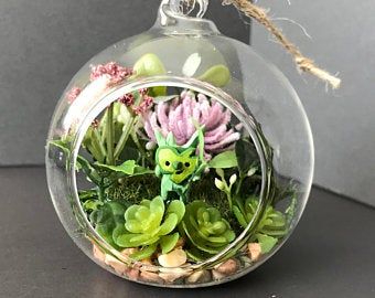 TheTansyPatchStudio on Etsy | korok terrarium | legend of Zelda | breath of the wild Legend Of Zelda Terrarium, Legend Of Zelda Wedding Cake, Zelda Wedding Decor, Zelda Centerpiece, Zelda Terrarium, Legend Of Zelda Wedding Theme, Zelda Wedding Ideas, Zelda Wedding Theme, Legend Of Zelda Room