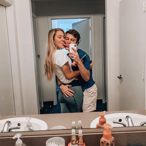 Mirror Poses With Boyfriend, Cute Couple Pics Mirror Bathroom, Cute Mirror Pics With Boyfriend, Mirror Pictures With Boyfriend, Mirror Pics With Boyfriend, Beach Selfies, Cute Goals, Cute Couple Pics, Couples Pics