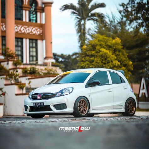 meandlowsociety on Instagram: “🚘 #honda #brio ➡️ owner @lapaksecond_pku ➡️ @brioprojectindo . 📸 @garonk_jepreters . send us your car photos to might get featured 📩…” Honda Brio, Car Photography, Car Photos, Bmw Car, Suv Car, Suv, Bmw, Bike, Photography