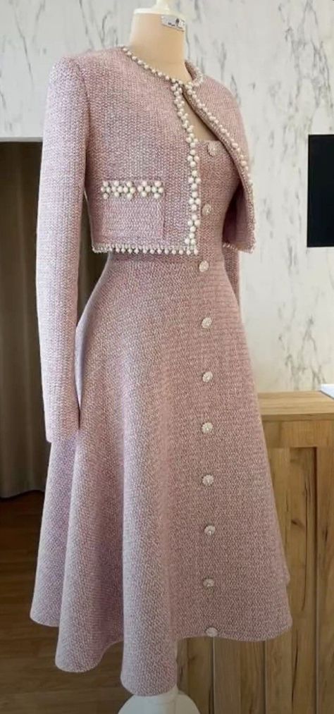 Chanel Dress Aesthetic, Silent Luxury Outfits, Luxury Outfits Aesthetic, Tweed Dress Outfit Classy, Luxury Outfits Classy, Casual Luxury Outfits, Luxury Outfits Glamour, Luxury Outfits Women, Quiet Luxury Outfits