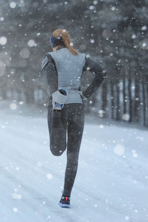 Running In Winter Aesthetic, Running Aesthetic Winter, Winter Running Aesthetic, Running Winter, Winter Editorial, Cold Weather Running, Running Coach, Motivational Tips, Winter Arc