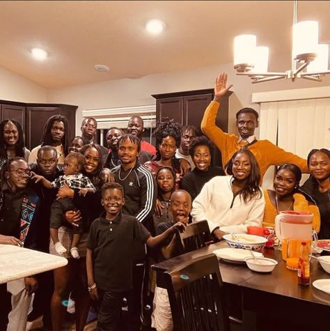 Family Pics For Vision Board, Black Christian Family Aesthetic, Vision Board Ideas Aesthetic Pictures Family, Black Family Cookout, Family Time Vision Board, Healthy Family Aesthetic, Black Family Gathering, Large Family Aesthetic, Family Reunion Aesthetic