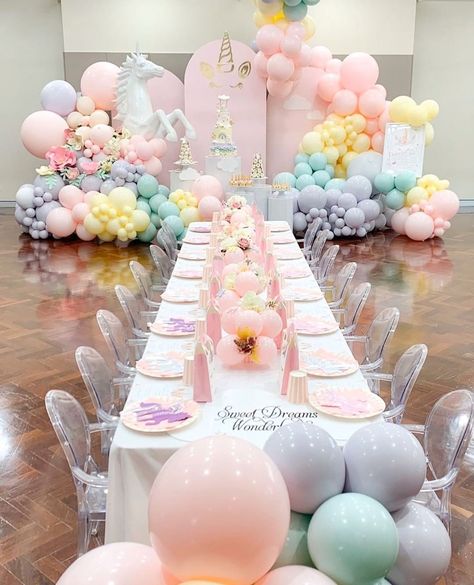 695 Me gusta, 10 comentarios - Elegant Tea Time (@elegant_tea_time) en Instagram: "Tag a friend that loves pastels! 🦄⁠ Featuring our Jamie Pink Panel, White Round Plinths and Kids…" Birthday Hall, Ballon Decoration, Candy Theme Birthday Party, Unicorn Birthday Party Decorations, Baby Shower Sweets, Baby Shower Deco, Pink Birthday Cakes, Ghost Chairs, Pastel Balloons