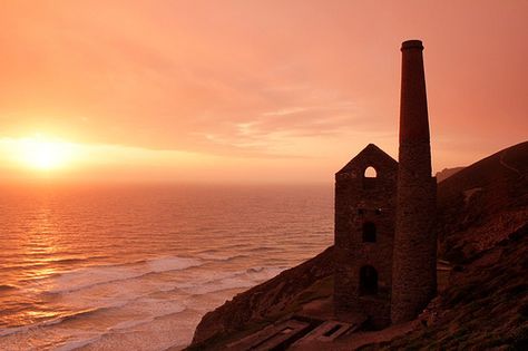 Cornish tin mine at sunset Cornwall Tattoo, Cornish Aesthetic, Newlyn Cornwall, Cornish Tin Mines, Cornish Beaches, Cornwall Coast Fishing Villages, Cornwall, Ancient History, Monument Valley