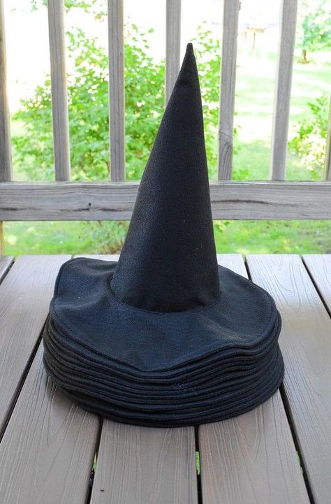 DIY felt wizards hats Harry Potter Witch, Make Your Own Hat, Harry Potter Hat, Scary Halloween Decorations Outdoor, Ikat Bag, Halloween Decorations Diy Outdoor, Harry Potter Halloween, Hat Tutorial, Hat Patterns To Sew