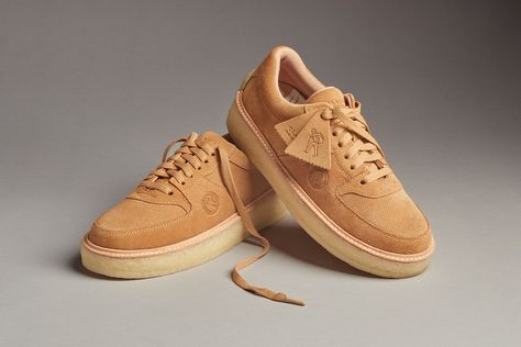 Why Clarks Originals’ Move Into Sneakers Makes Sense Clarks Shoes Mens, Futuristic Shoes, Comfortable Mens Shoes, Ronnie Fieg, Kicks Shoes, Best Shoes For Men, Street Shoes, Clarks Originals, Desert Boots