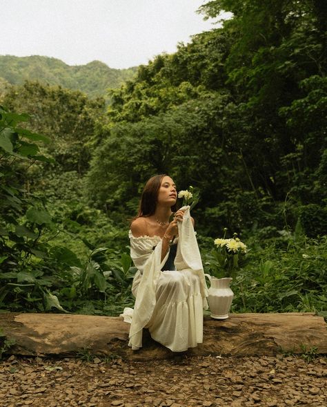 Garden Film Photography, Documentary Style Portraits, Garden Shoot, Movement Photography, Documentary Style Photography, Grass Garden, Oahu Photographers, Beach Shoot, Film Photo