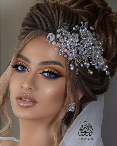 Amazing Wedding Makeup, Maquillage Yeux Cut Crease, Rhinestone Headpiece, Headpiece Hairstyles, Makijaż Smokey Eye, Braut Make-up, Bridal Hair Clip, Bridal Comb, Flower Headpiece