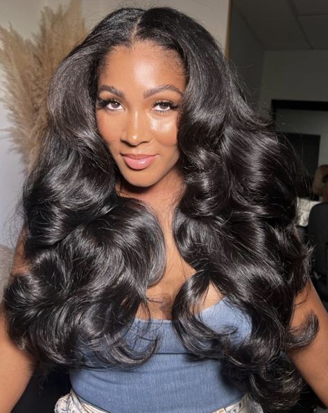 Bouncy Blowout Black Hair, Big Bouncy Curls Black Women, Bombshell Curls Middle Part, Big Curly Blowout, Voluminous Hair Black Women, Wave Curls Long Hair, Bombshell Curls Black Women, Big Bouncy Curls Long Hair, Big Curls Black Women