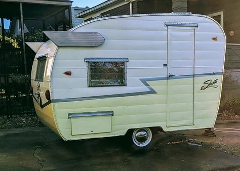 Vintage Shasta Camper Remodel, Old Campers For Sale, Shasta Camper Remodel, Small Campers For Sale, Vintage Trailers For Sale, Vintage Campers For Sale, Shasta Compact, Shasta Trailer, Tin Can Tourist