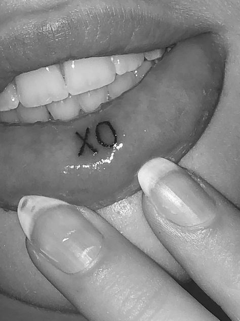 Lip Tattoo Inside Lip Tattoos, Tattoos Lips, Xo Tattoo, Bff Ideas, Lipstick Tattoos, Tattoo Cute, Petite Tattoos, Bff Tattoos, Lip Tattoos