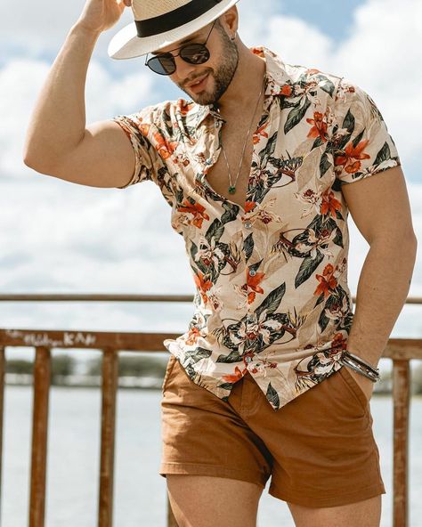 Island Mens Fashion, Summer Vacation Mens Outfits, Outfits For The Beach Men, Summer Outfits For Men Beach, Beach Resort Outfits Men, Summer Men Outfit Beach, Mens Summer Beach Outfits, Beach Casual Outfit Men, Mens Mexico Outfits