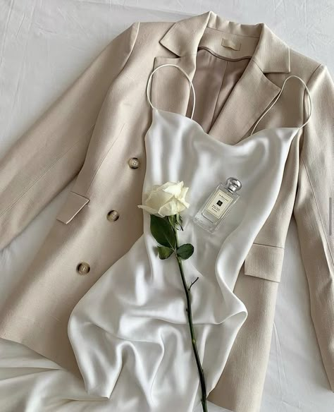 Suit Flatlay, Fresh Start Aesthetic, Vinted Tips, Start Aesthetic, Aesthetic Boutique, Bound By Duty, Flat Lay Photography Fashion, Flatlay Clothes, Burlap Napkins