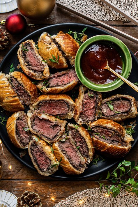 Wellington Bites, Beef Wellington Bites, Dinner Party Christmas, Beef Appetizers, Impressive Dinner, Beef Wellington Recipe, Recipe Beef, Dinner Party Recipes, Christmas Lunch