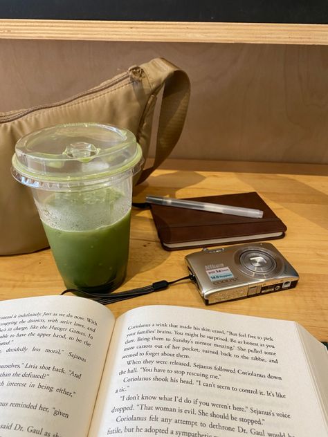 Reading At Cafe Aesthetic, Solo Time Aesthetic, Cafe Vibes Aesthetic, Uniqlo Aesthetic, Self Date Aesthetic, Muji Aesthetic, Self Date, Uniqlo Bag, Date Cafe