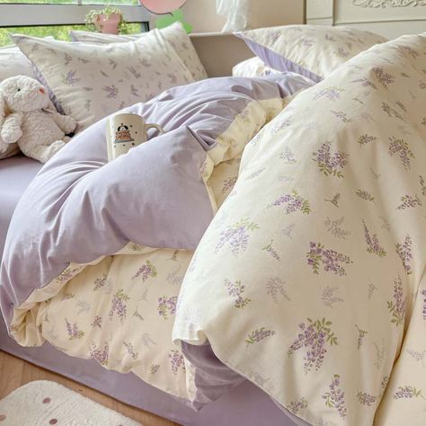 Indulge in the ultimate sleep experience with the floral bedding set. While the floral pattern brings a touch of sophistication to your bedroom décor. The breathable fabric delivers ultimate comfort and easy breathing to transform your sleeping habits. Add a unique touch to your décor.Twin/Twin XL bedding set: 1 duvet cover - 90" x 78", 1 flat sheet - 96" x 96" and 2 pillow covers - 19" 29"Full/Queen bedding set: 1 duvet cover - 94" x 86", 1 flat sheet - 104" x 96" and 2 pillow covers - 19" 29"● Twin Xl Duvet Cover, Cute Bed Spreads, Cool Bed Sheets, Purple Floral Bedding, Flower Bed Sheets, Cute Bedspreads, Floral Bedsheets, Cute Duvet, Cute Bed Sheets