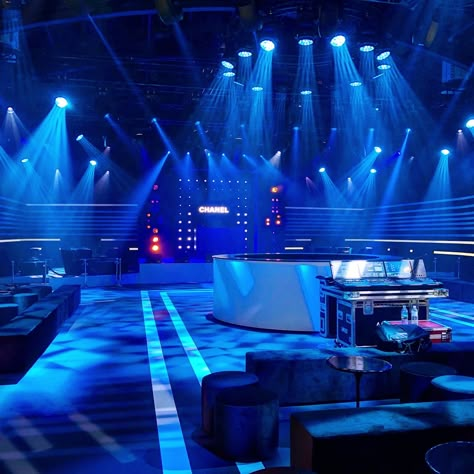 Blue Nightclub Aesthetic, Nightclub Party Theme, Industrial Nightclub, Night Club Lighting, Nightclub Design Lighting, Club Entrance, Club Design Interior, Club Building, Modern Restaurant Design