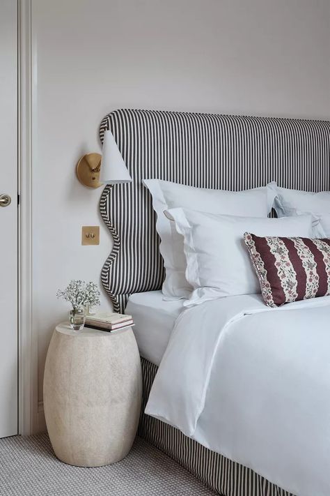 Bedroom With Headboard Ideas, Hotel Room Bed Design, Striped Bed Frame, Cottage Master Bed, Small Hotel Bedroom, Bed Heads Ideas, Matilda Djerf Bedroom, Wall To Wall Headboard, Monotone Bedroom