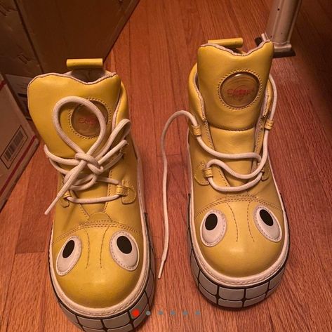 sold by hoogwauts on depop. for $1500😃👍 Smiley Shoes, Alt Shoes, Rave Shoes, Epic Clothes, Exclamation Point, Platform Shoe, Estilo Punk, Fashion Inspiration Design, Platform Shoes