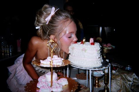 Marie Antoinette birthday party Just Girly Things, 16th Birthday, Marie Antoinette Party, Läcker Mat, 20th Birthday, Marie Antoinette, 18th Birthday, Let Them Eat Cake, 21st Birthday