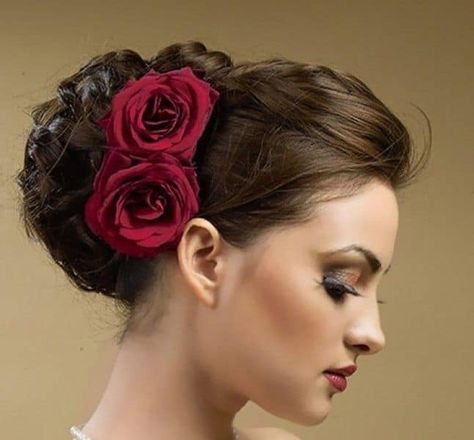 15 Incredible Spanish Hairstyles for Classy Women Hairstyles Mexican, Spanish Folklore, Type Of Hairstyles, Spanish Hair, Spanish Hairstyles, Mexican Hairstyles, Sanggul Modern, Spanish Woman, Bridal Hair Buns