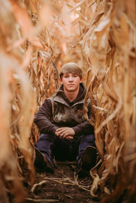 Guy Hunting Senior Pictures, Goose Hunting Senior Pictures, Senior Picture Ideas For Hunters, Senior Hunting Picture Ideas, Senior Photoshoot Ideas For Guys Hunting, Senior Duck Hunting Pictures, Senior Photos With Tractor, Senior Picture Ideas With Tractor, Hunting Sr Pictures