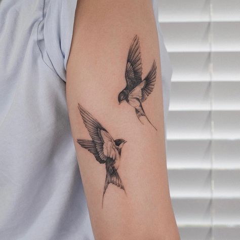 Tattoos • Instagram Golondrinas Tattoo, Pair Tattoos, Freedom Bird, Science Tattoos, Tattoos Instagram, Freedom Tattoos, Inner Arm Tattoo, Funky Tattoos, Swallow Tattoo