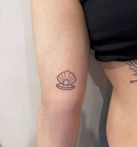 Minimalist oyster and pearl tattoo on the inner arm. Open Clam Shell Tattoo, Oyster Pearl Tattoo, Clam With Pearl Tattoo, Shell Tattoos For Women, H2o Tattoo, Small Hip Tattoo, Clam With Pearl, Aphrodite Tattoo, Pearl Tattoo