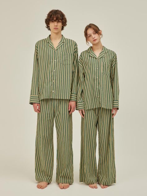 Composition : Cotton 100%Country of Origin : Republic of Korea Cute Pijamas Korea, Christmas Pajamas Aesthetic Family, Cozy Christmas Pajamas, Old Money Pyjamas, Matching Pjs Aesthetic, Oversized Pyjamas, Pyjamas Aesthetic Winter, Pajama Couple, Pjs Aesthetic