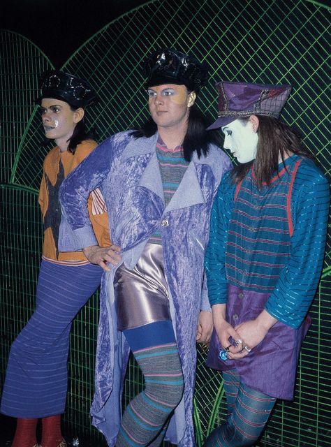 David Walls, Leigh Bowery and Trojan at Camden Palace, London, 1984 #style #club #fashion #80s Fashion In The 80s, Leigh Bowery, Blitz Kids, Palace London, Fashion 80s, Technology Fashion, Looks Party, New Romantics, Club Kids