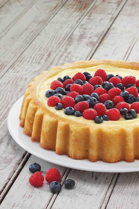 Mary Berry Sponge Fruit Flan | British Chefs Table Mary Ann Cake Pan Recipe, Fruit Flan Recipe, Fruit Flan, Flan Pan, Flan Cake, Charlotte Cake, Mary Berry Recipe, Cold Cake, Flan Recipe