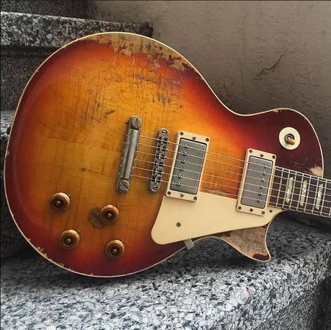 It's gotta be a reliced copy with a bridge like that,maybe a Epiphone. Vintage Les Paul, Famous Guitars, Guitar Photos, Guitar Finishing, Music Equipment, Guitar Amps, Les Paul Guitars, Gibson Epiphone, Gibson Guitar